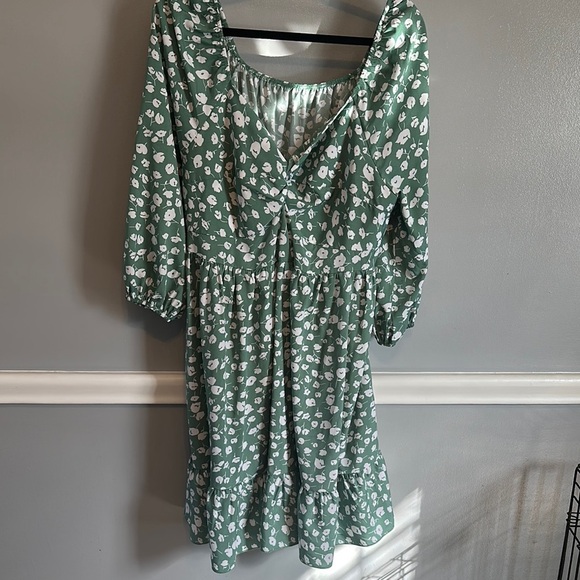 SHEIN Dresses & Skirts - SHEIN Green Midi Dress with V-Neck and Bishop Sleeves